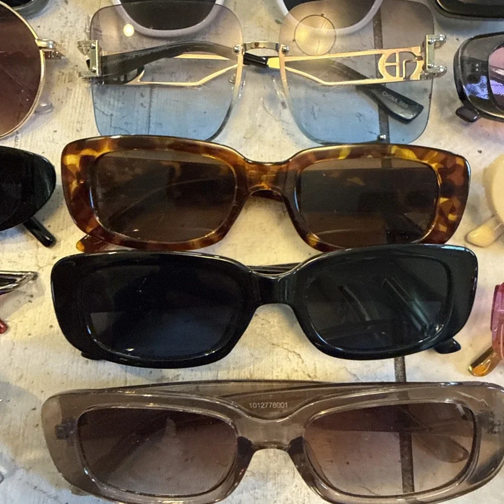 Lot of 21 Pairs Sunglasses Vintage-Oversized & Cat Eye Luxury-Includes all pairs
